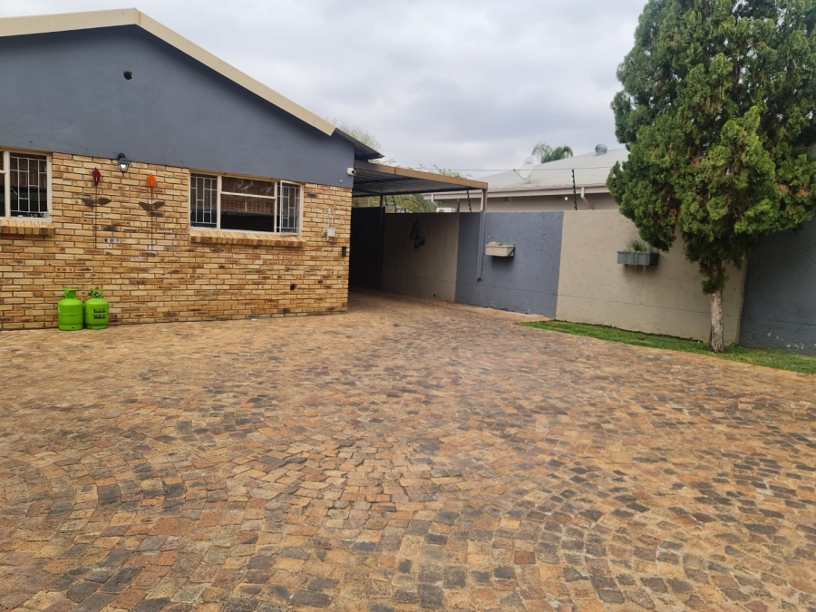 3 Bedroom Property for Sale in Rustenburg Central North West